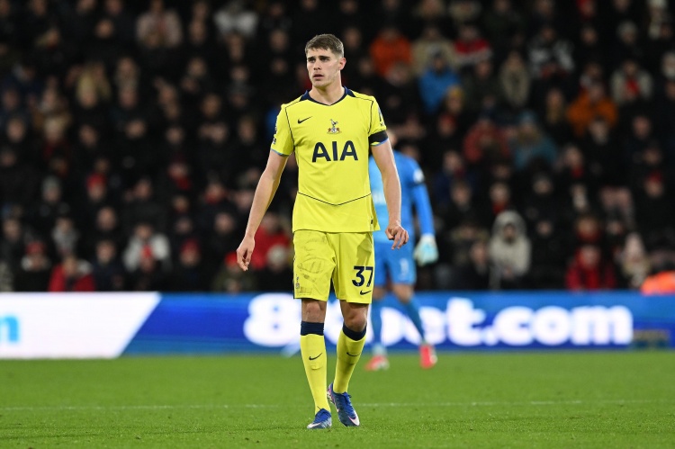 半岛·体育中国官方网-阿邦拉霍：范德芬配得上更好的球队，建议不要和热刺续约