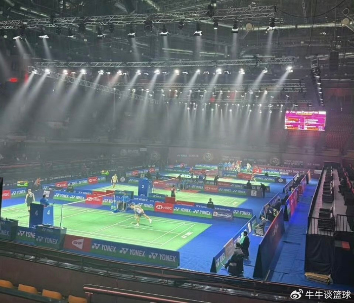 印度遭狂批！泰国教练戴N95口罩指挥 香港名将吃坏肚子紧急求救|羽毛球|印度公开赛|羽毛球杂志|印度羽毛球公开赛|None_新浪体育_新浪新闻