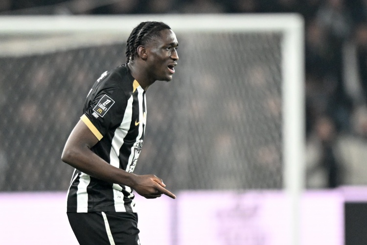 半岛体育-RMC：昂热前锋谢里夫转会水晶宫遇阻，盖伊离队或是交易搁浅原因