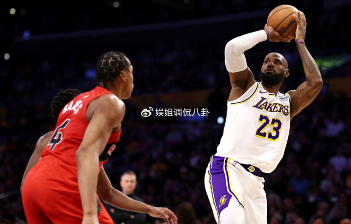 半岛·综合体育官网入口-詹姆斯51000分里程碑！24分7助2帽拒绝三连败 获球迷MVP呼声|猛龙|多伦多猛龙队|洛杉矶湖人队|篮板|NBA常规赛_新浪体育_新浪新闻