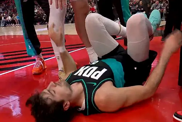 半岛体育-阿夫迪亚首节拿到13分4助攻，开拓者首节33-33战平国王